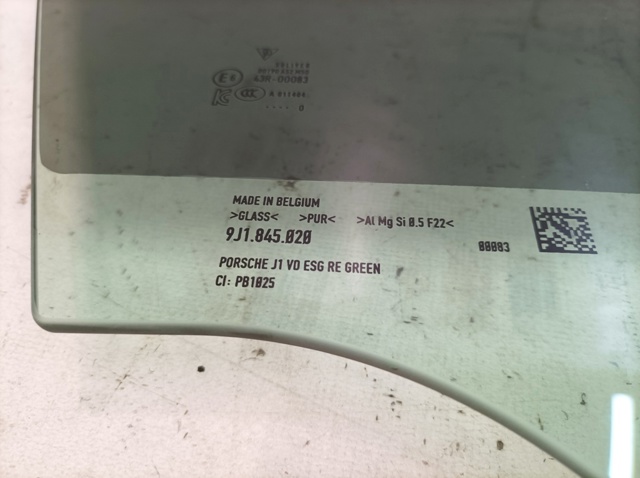 Купити 9J1845020 Porsche Скло передніх дверей, правою