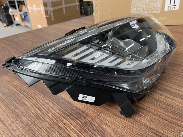 Фара правая Renault (RVI) 260105660R ціна, від 292.30 USD