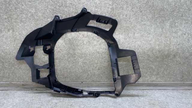 Кронштейн бампера переднього, правий 6400J896 Mitsubishi