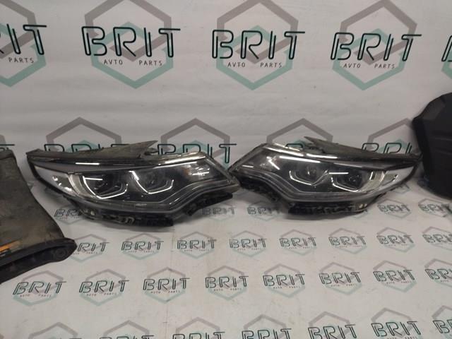 Фара права 92102D4300 Hyundai/Kia
