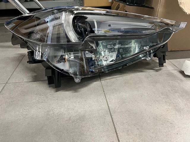 Фара права KB8N51031H Mazda