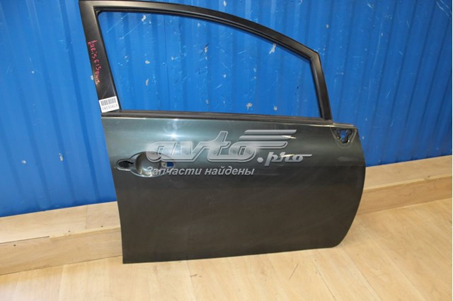 Пасажирські передні двері на Toyota Auris UKP E15