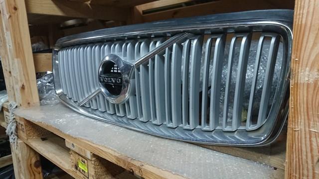32365370 Volvo Решітка радіатора