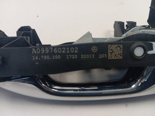 Тримач зовнішньої ручки дверей, задніх лівих Mercedes A0997602102 ціна, від 25.31 USD