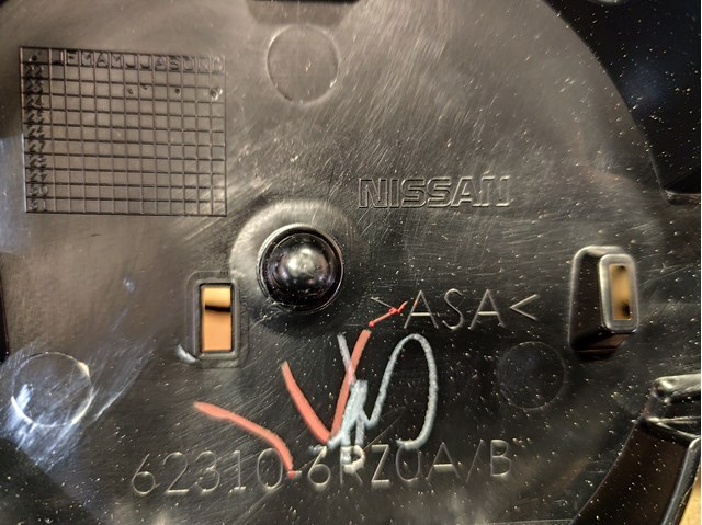 Решітка радіатора 623106RZ1A Nissan/Infiniti