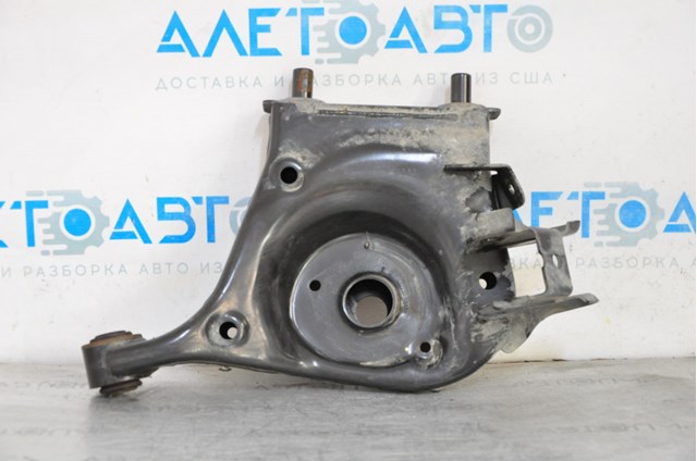 Важіль задньої підвіски нижній, правий Nissan/Infiniti 551B05NA0B