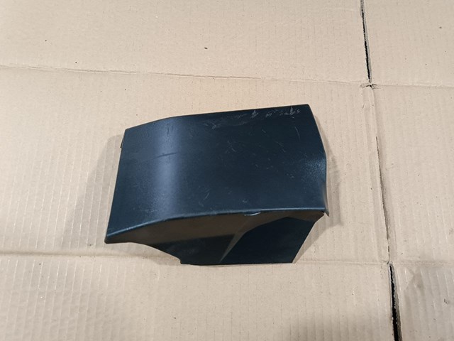 Молдинг переднього лівого крила LR035400 Land Rover