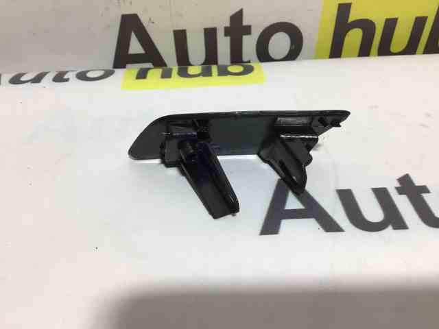 Накладка форсунки омивача фари передньої LR099324 Land Rover