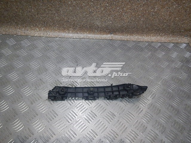 Кронштейн кріплення бампера переднього правий Toyota 5211560180