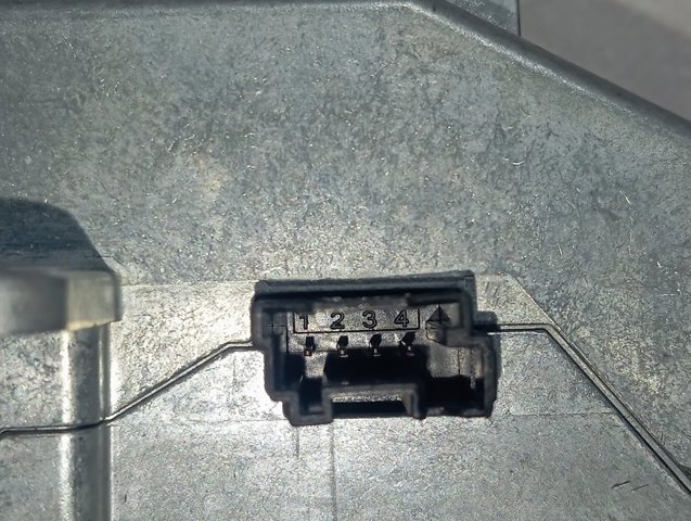  Land Rover BJ323K772AD ціна, від 18.35 USD
