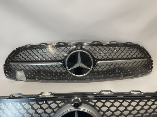 A2068882100 Mercedes Решітка радіатора