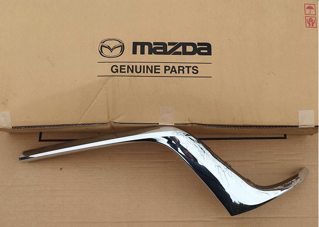 KAAA507J0A Mazda Молдинг решітки радіатора, правий