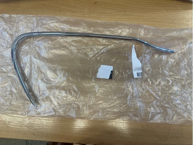 Молдинг переднього бампера, лівий Mercedes A2238851902 ціна, від 107.67 USD
