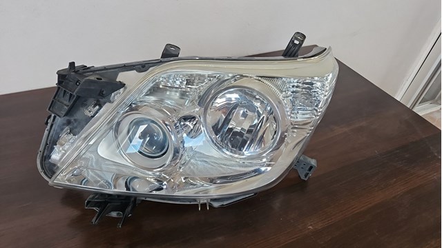 8117060L70 Toyota Фара дальнього світла в зборі