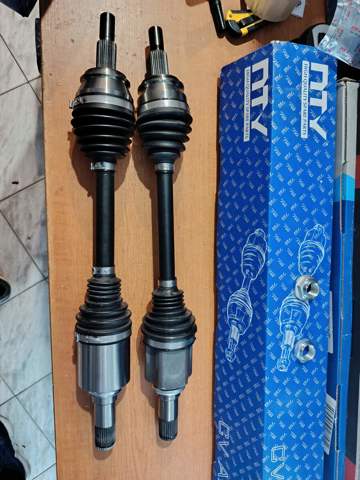 FT0W2560X Mazda Привід лівий