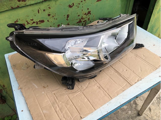 811100KJ71 Toyota Основна фара - вставка