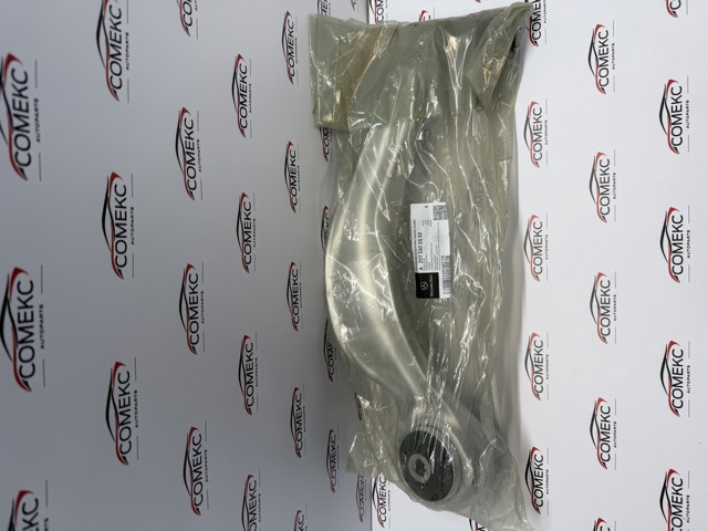 Купити A2973302402 Mercedes Важіль передньої підвіски нижній, правий