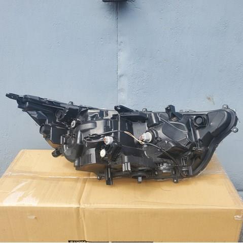 8118542E50 Toyota Лампа-фара, ліва = правая