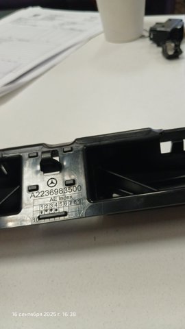 Купити A2236983500 Mercedes Кронштейн зовнішньої накладки лівого порога