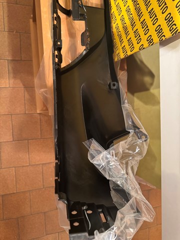 Накладка бампера переднього Mazda VA4050032