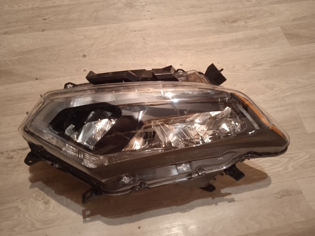 Купити 27X110E Polcar Права блок фара