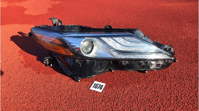 Купити 8111006G30 Toyota Фара правая
