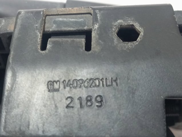 Купити 138246 General Motors Тримач зовнішньої ручки дверей, передньої лівої