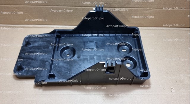 Кріплення / підставка акумулятора (АКБ) Mazda TK7856040 ціна, від 35.26 USD