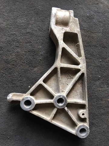 Подушка (опора) двигуна, передня General Motors 13174501 ціна, від 23.70 USD