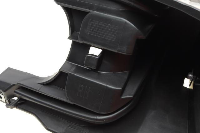 Купити 7004103 Autotechteile Кронштейн кріплення крила переднього правого, задній