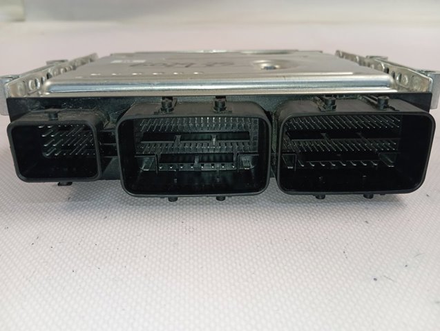 Блок двигуна Renault (RVI) 237109896S