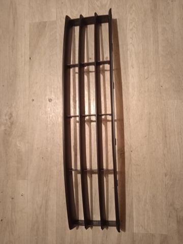 Решітка переднього бампера Polcar 692327 ціна, від 11.25 USD