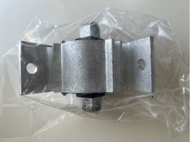 T2H14266 Jaguar Опора кпп