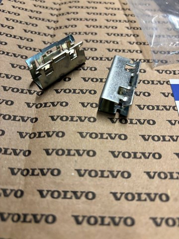 82628138 Volvo 