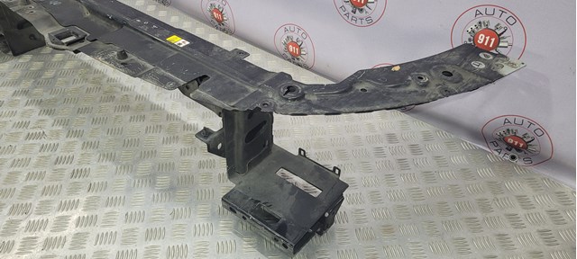 Рамка радіатора верхня Land Rover LR048025 ціна, від 193.80 USD