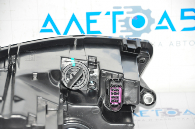 Фара права 30941044 AND