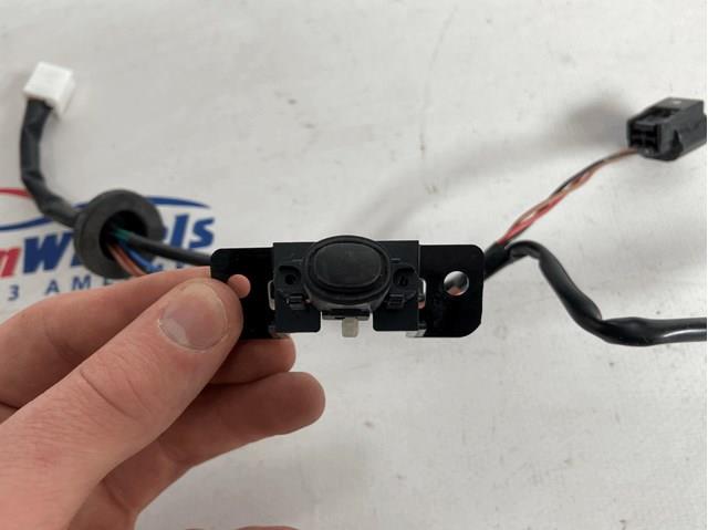 Кнопка приводу замка 3/5 дверей (ляди) / кришки багажника Subaru 63270AN010 ціна, від 12.70 USD