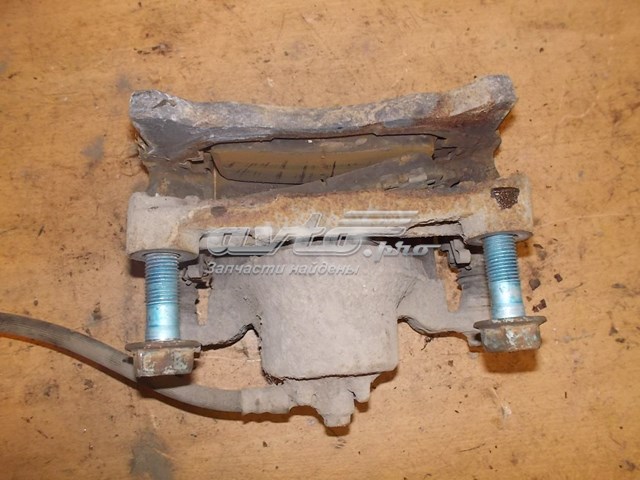 410013TA0A Nissan/Infiniti Супорт гальмівний передній правий