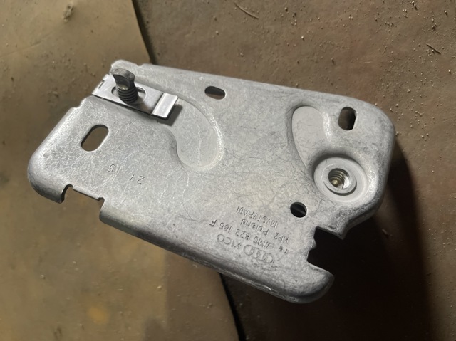  VAG 4M0823186F ціна, від 84.12 USD