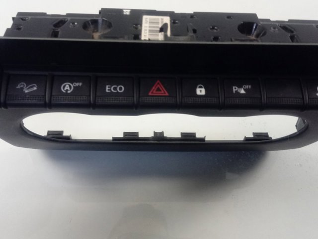Блок кнопок центральної консолі Renault (RVI) 283E82190R ціна, від 125.42 USD