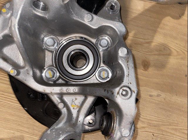 Купити 28411AN02A Subaru Кулак поворотний правий
