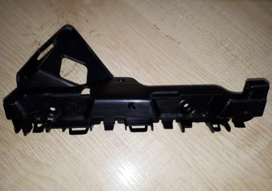 Кронштейн бампера переднього, правий 622204446R Renault (RVI)