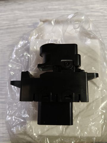 Купити 935801R000 Hyundai/Kia Кнопковий блок керування склопідіймачами передній правий