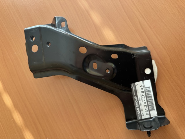 Купити 625204CB0A Nissan/Infiniti Кронштейн бампера переднього