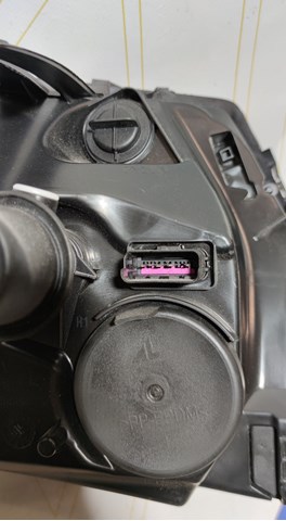 Фара ліва 676512095 Automotive Lighting