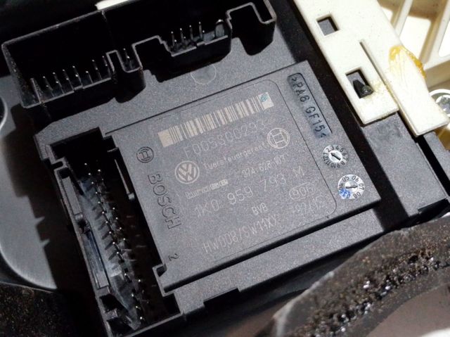 Привід ліфта передній VAG 1P0837401E