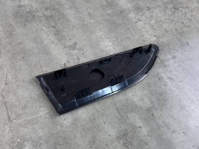 LR058538 Land Rover Молдинг переднього лівого крила