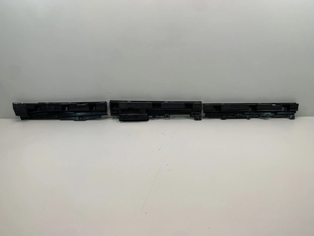 Кронштейн зовнішньої накладки порога правого BMW 7256916 ціна, від 11.25 USD