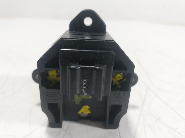 Купити LR071144 Land Rover 