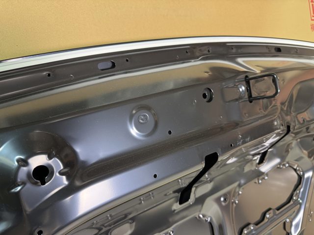 Капот Mazda KBY05231XC ціна, від 381.28 USD